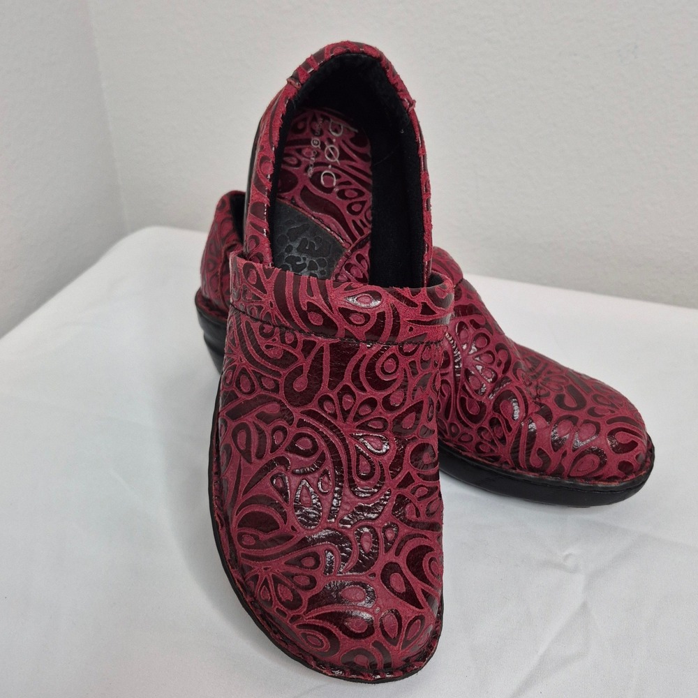 b.o.c. Burgundy Paisley Tooled Look Leather Clogs Earthy Bohemian Comfort Sz 10